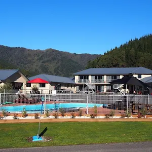 Motel And Backpackers